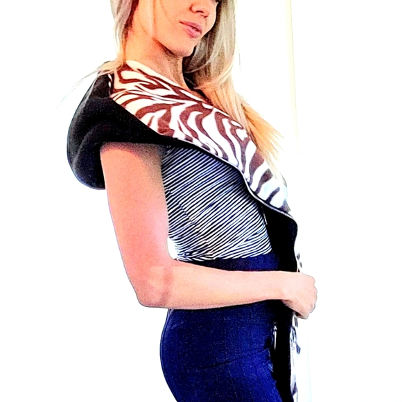 HoodScarf - Picture 1 of 3